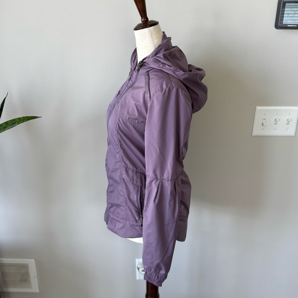 Lululemon 🍋 Light Weight Purple Hooded Jacket - Picture 9 of 13
